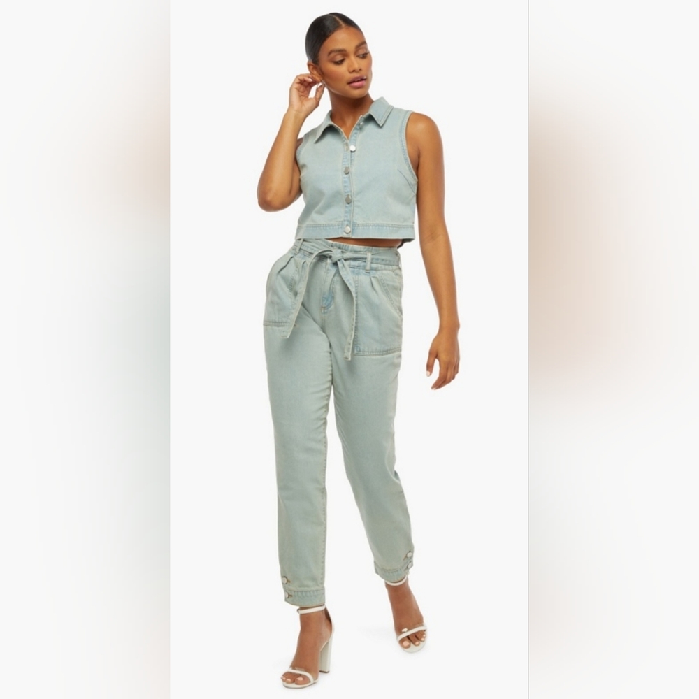 NWT Paperbag Button Cuffed Denim Jeans SIZE XS or 25 Justfab
